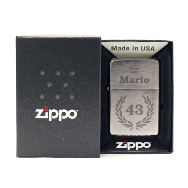 Személyre szabott Zippo® évfordulós öngyújtó Személyre szabott Zippo® évfordulós öngyújtó