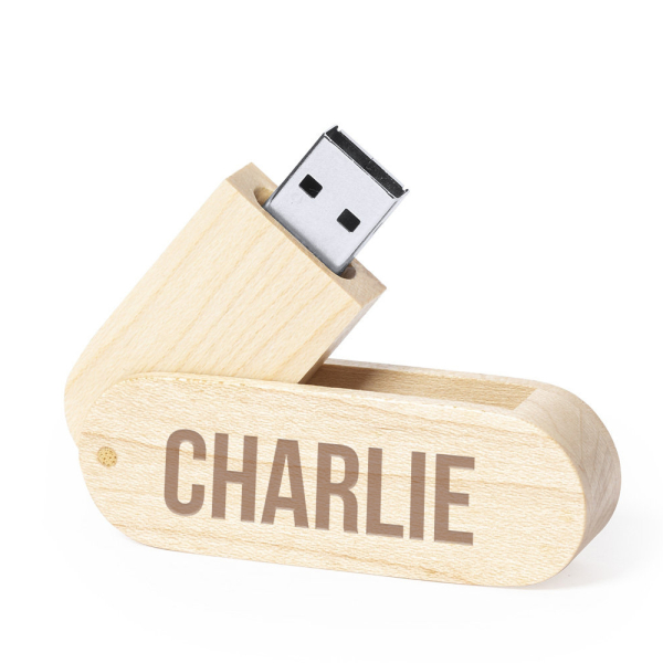 16 GB szem&eacute;lyre szabott fa USB-kulcs