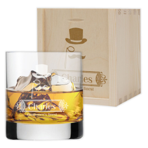 Grav�rozott whiskyspoh�r n�vvel